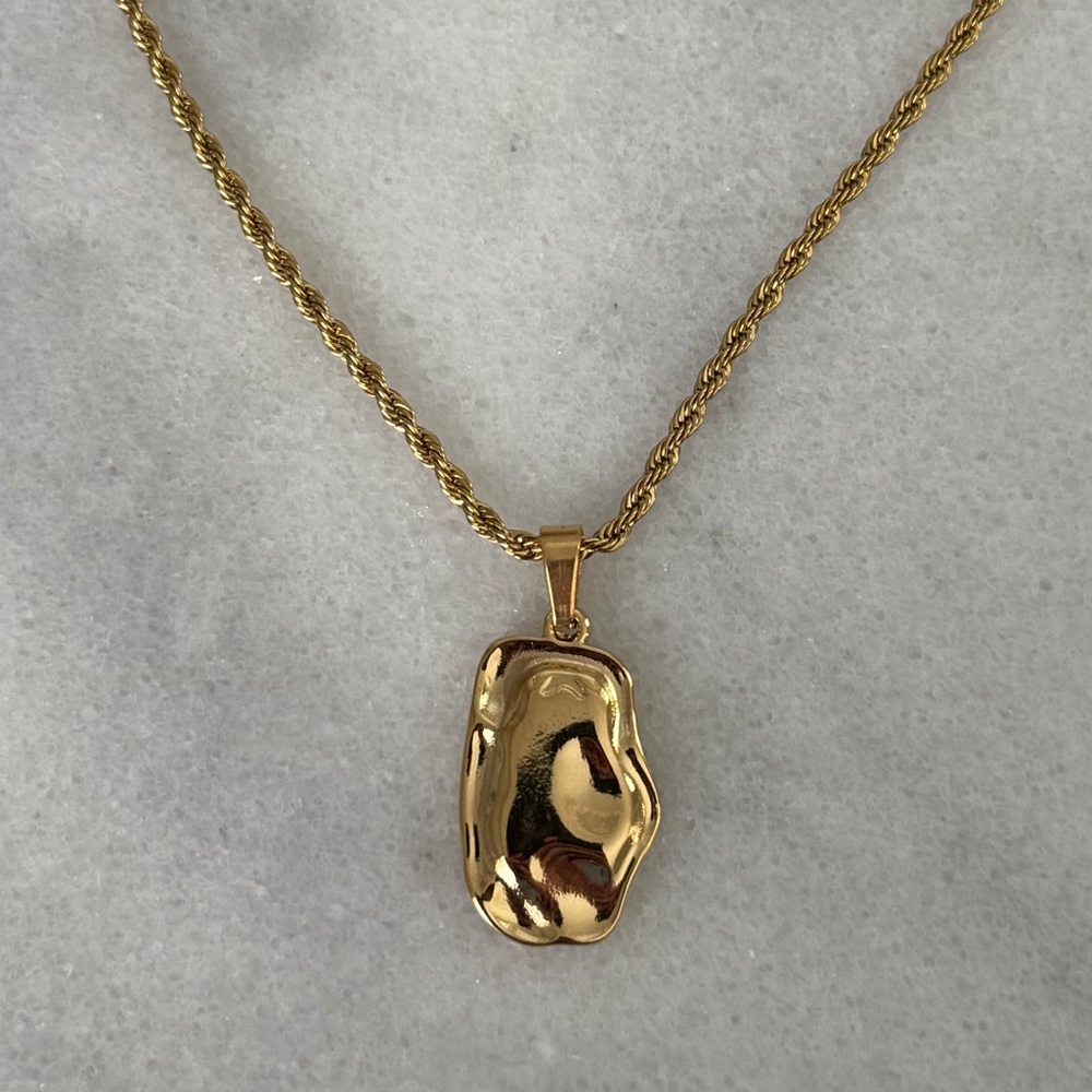 Gold Vintage Style Hammered Irregular Pendant Necklace
Brand New - Picture 3 of 6